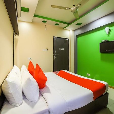 Oyo 69877 Hotel Sarthi Residency Ahmadábád Kültér fotó
