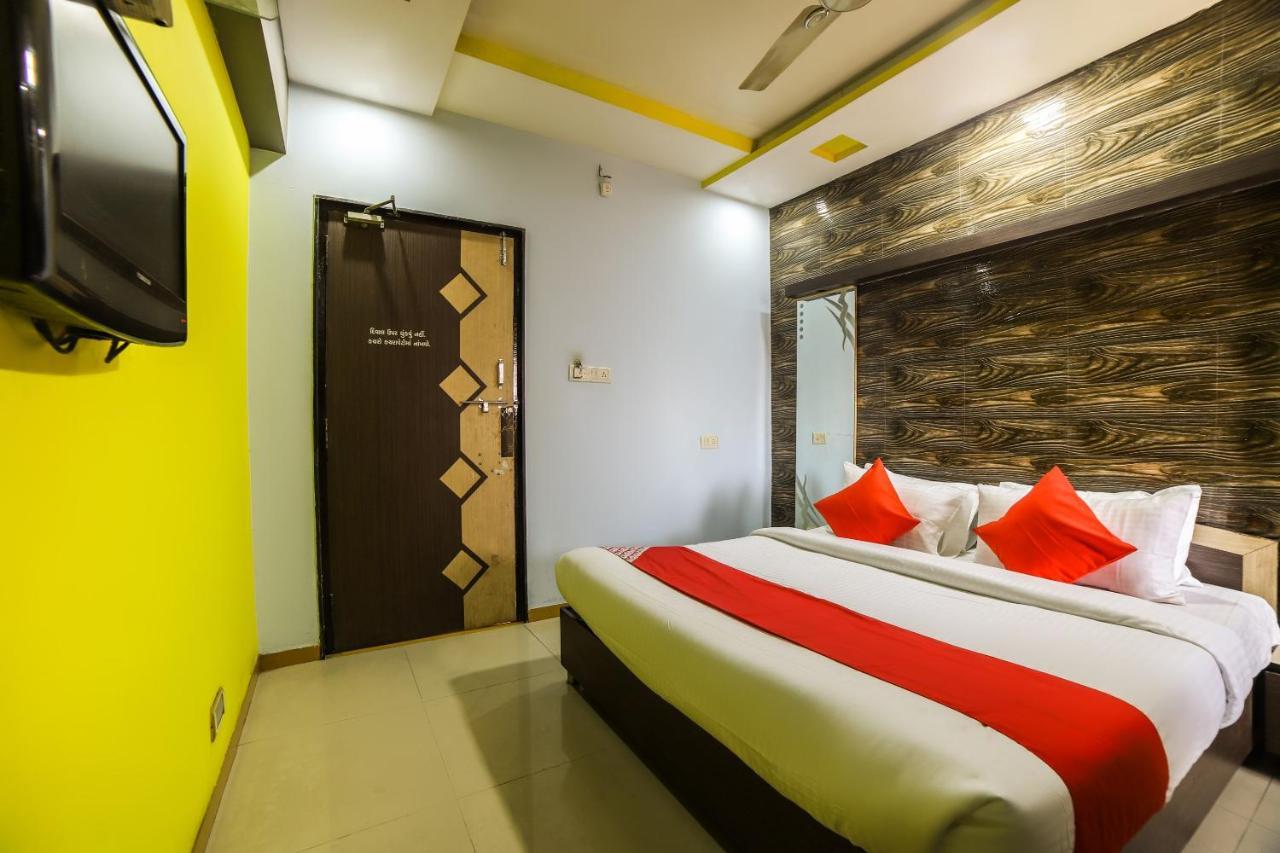 Oyo 69877 Hotel Sarthi Residency Ahmadábád Kültér fotó